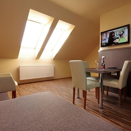 Corvin Apartman Gyula Bagian luar foto