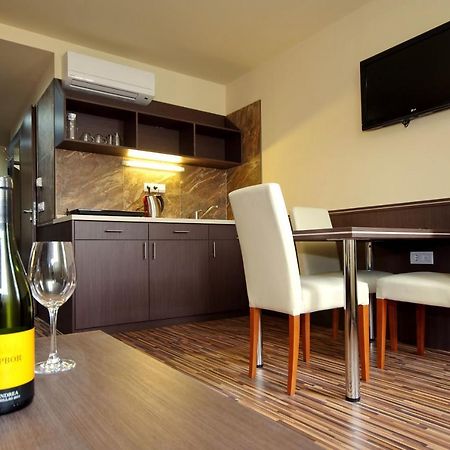 Corvin Apartman Gyula Bagian luar foto