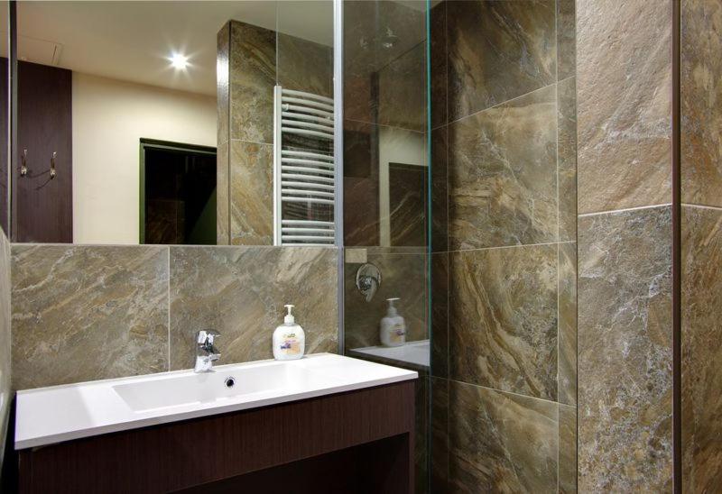 Corvin Apartman Gyula Bagian luar foto