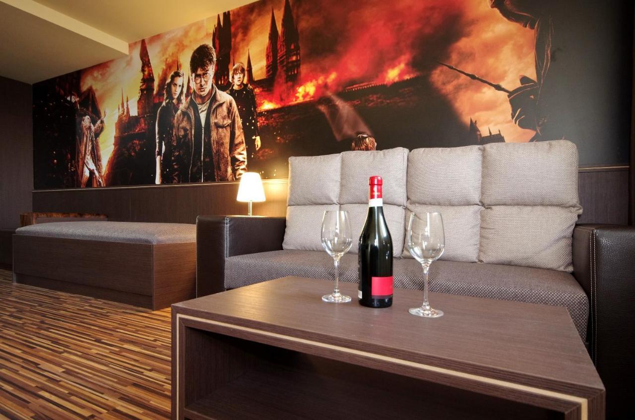 Corvin Apartman Gyula Bagian luar foto