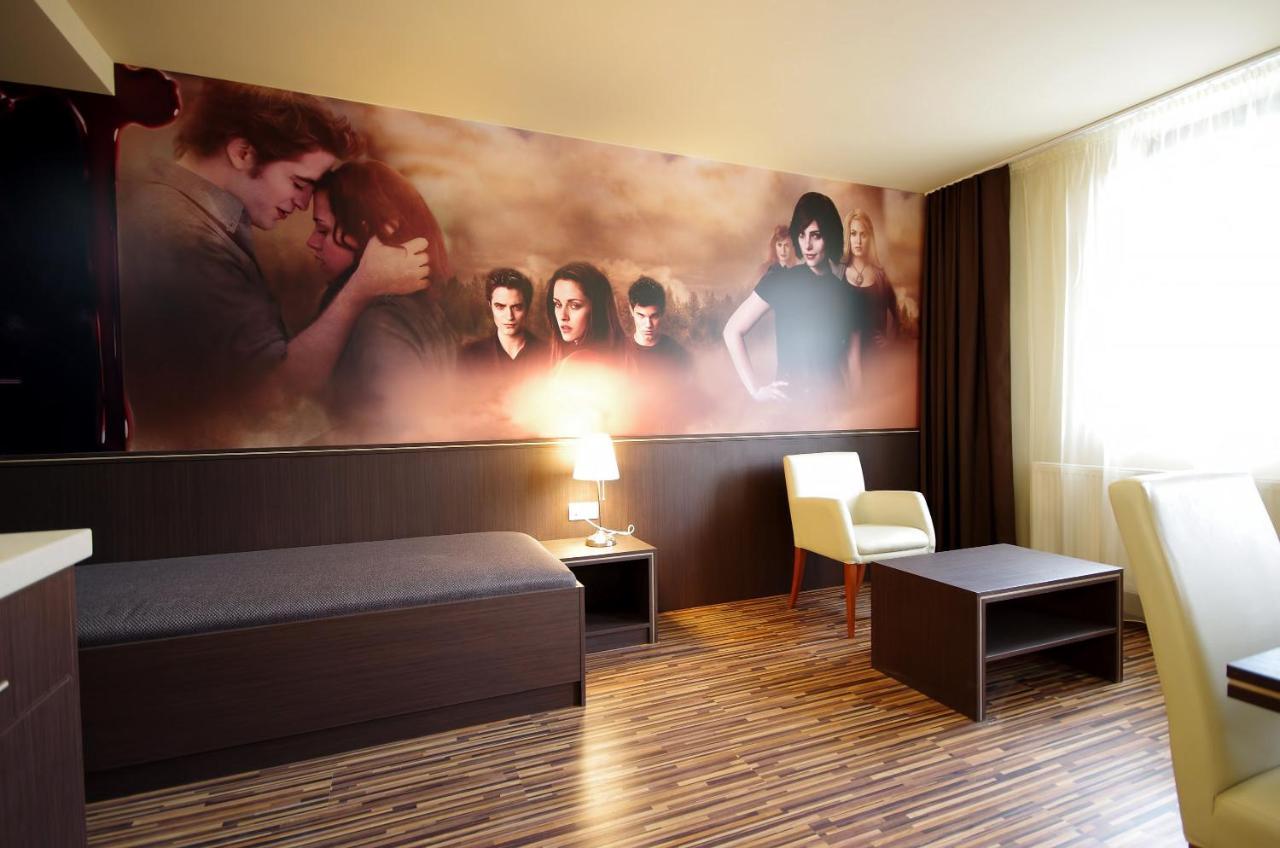 Corvin Apartman Gyula Bagian luar foto