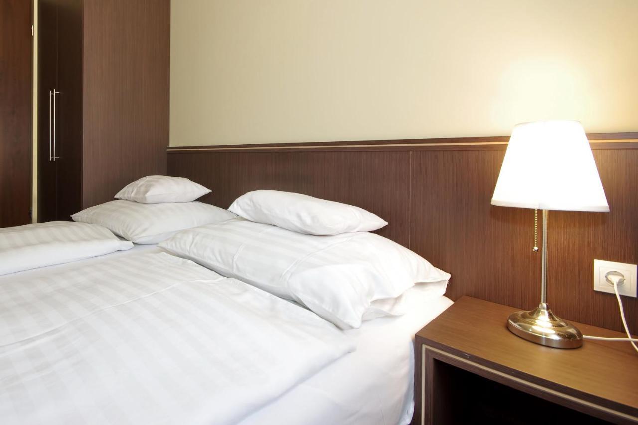 Corvin Apartman Gyula Bagian luar foto