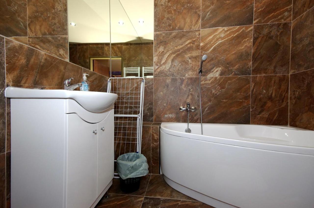 Corvin Apartman Gyula Bagian luar foto