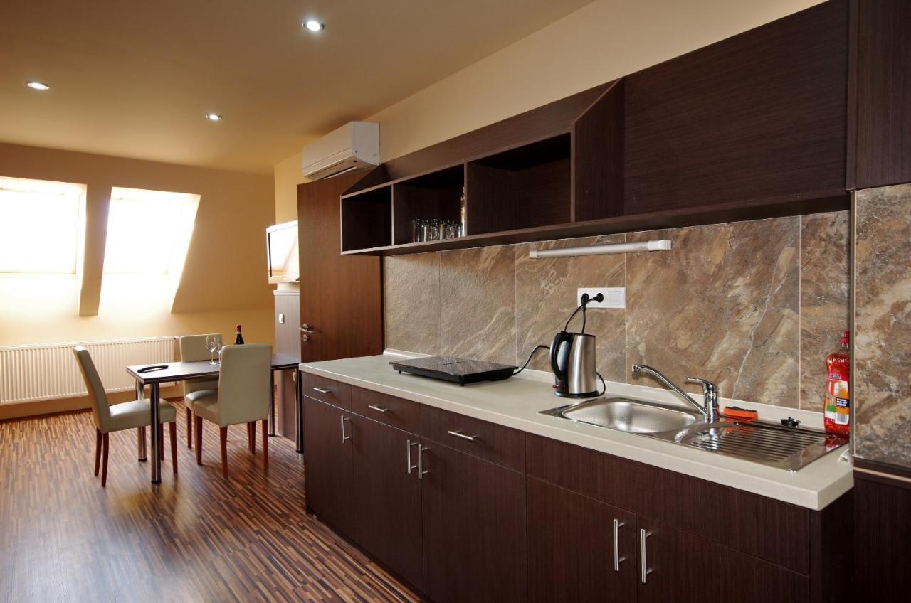 Corvin Apartman Gyula Bagian luar foto