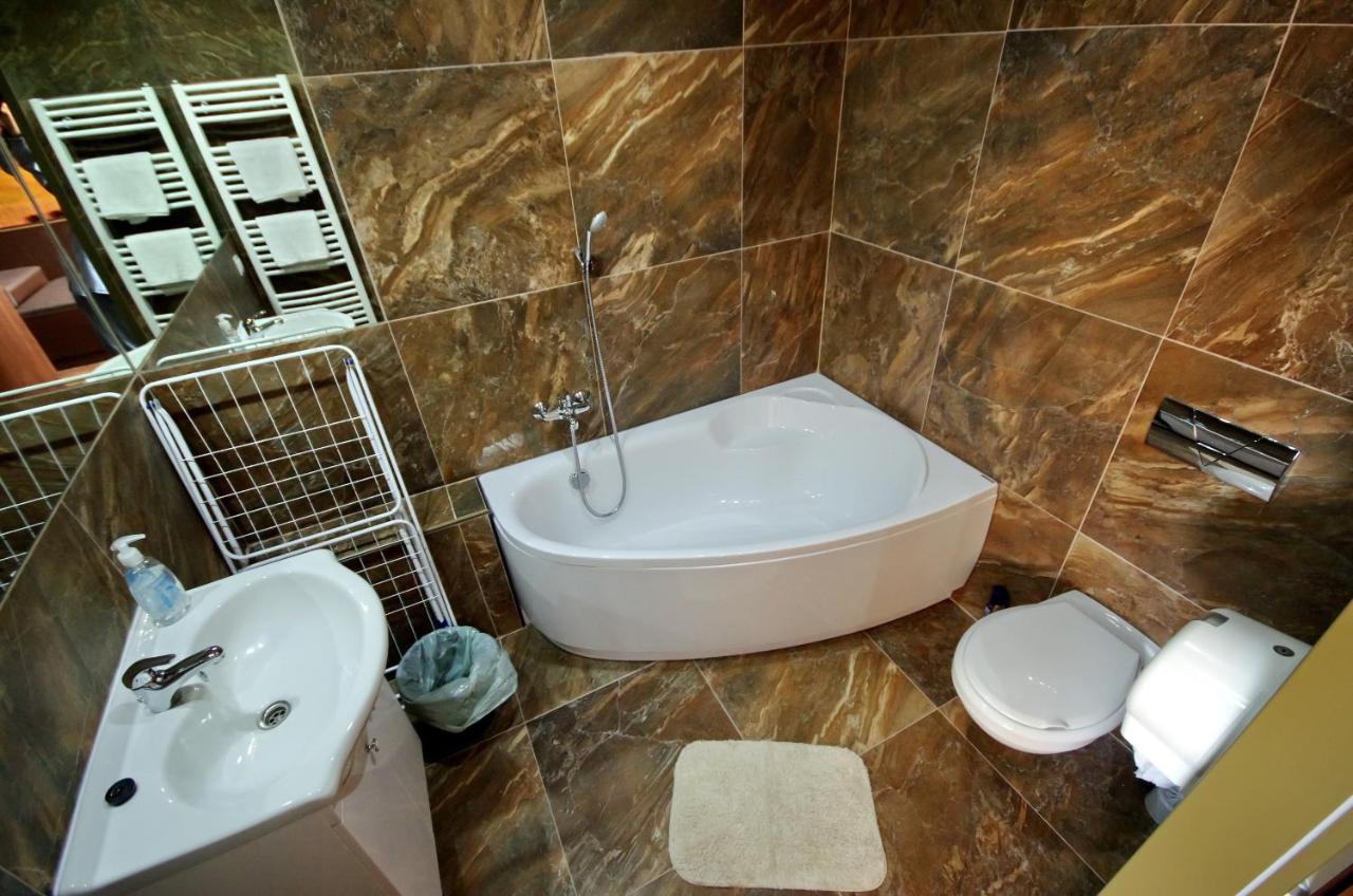 Corvin Apartman Gyula Bagian luar foto