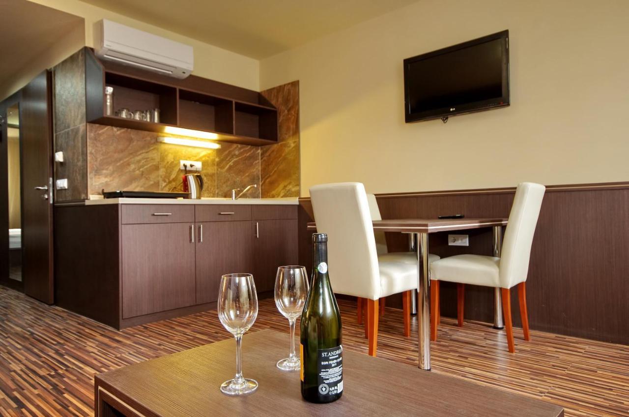 Corvin Apartman Gyula Bagian luar foto