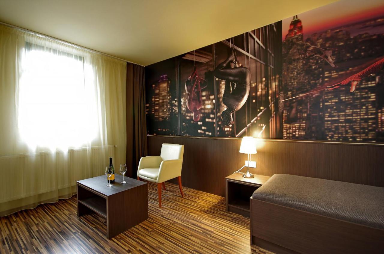 Corvin Apartman Gyula Bagian luar foto