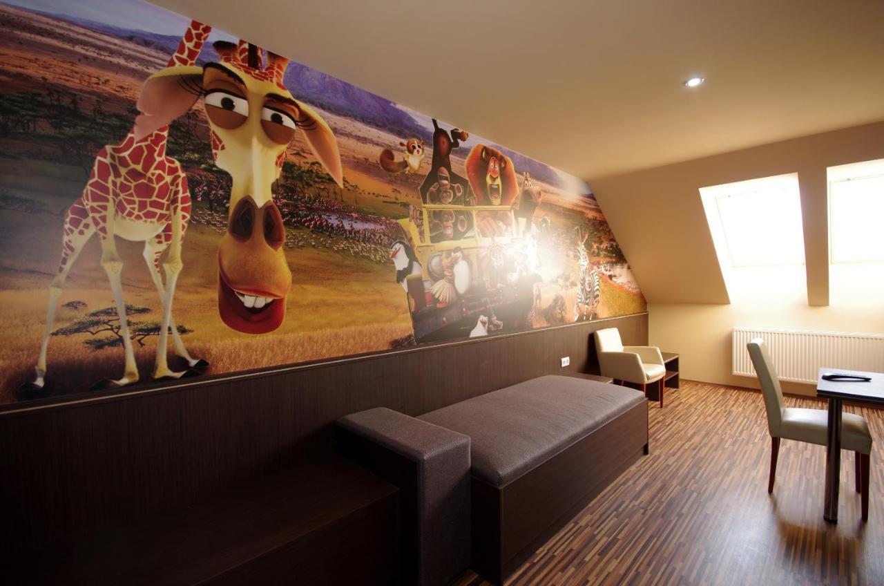 Corvin Apartman Gyula Bagian luar foto